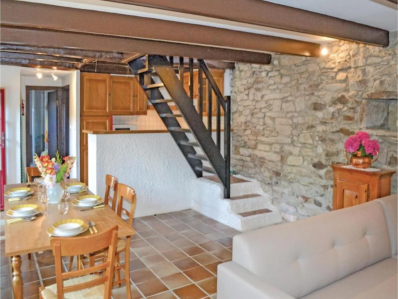 Amazing Home In Plozevet With Kitchen Γαλλία